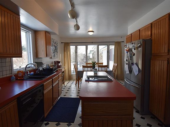 3rd image of 10 Windcrest Dr