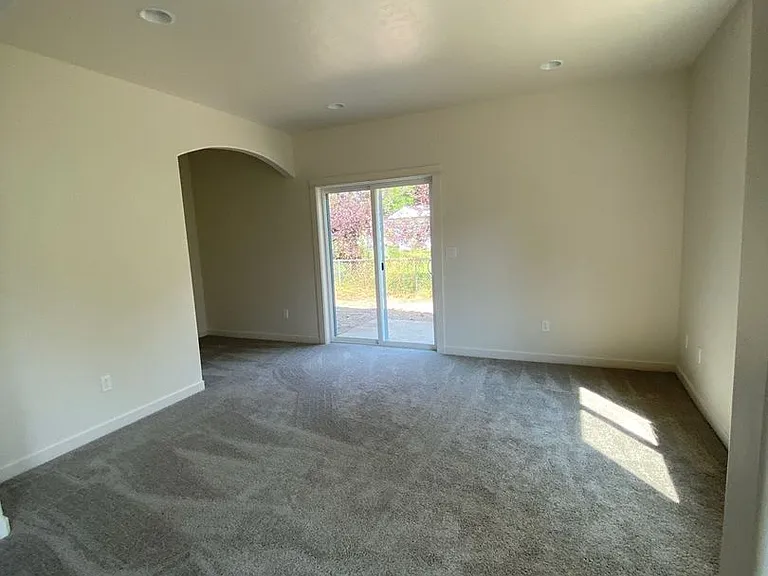 220 W Maple St #B — Photo 4