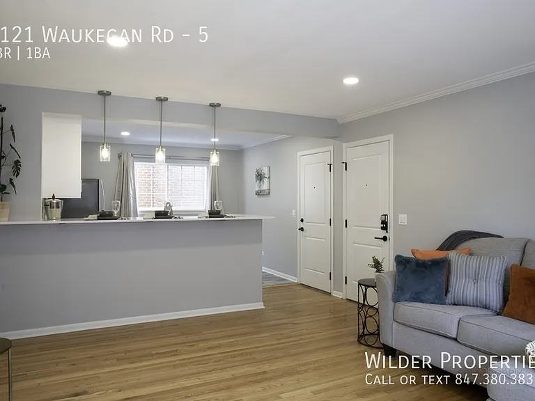1121 Waukegan Rd #5 — Photo 3
