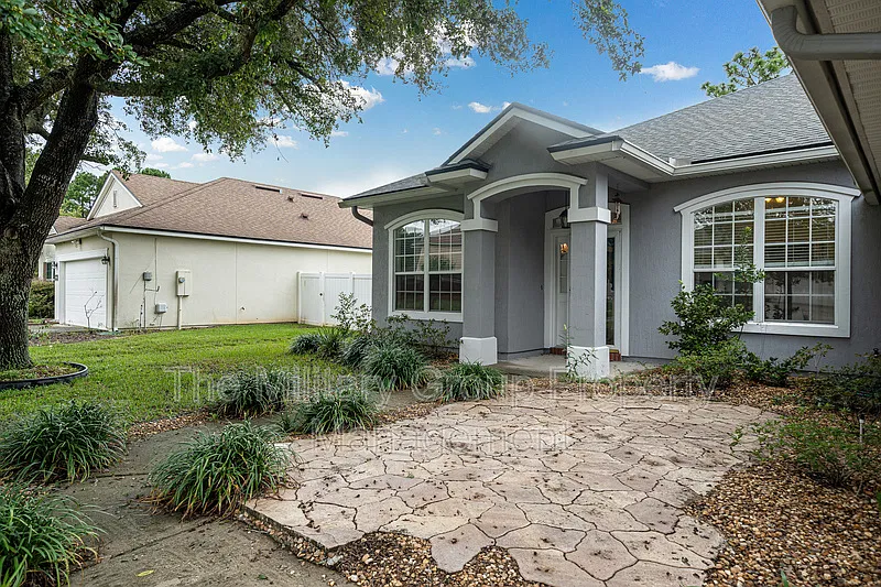 4 bed, 2.0 bath, 2168 sqft, $2,300 — Photo 2