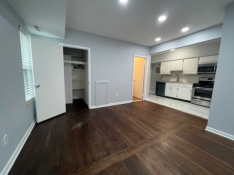 1096 Van Dyke St #202 — Photo 11
