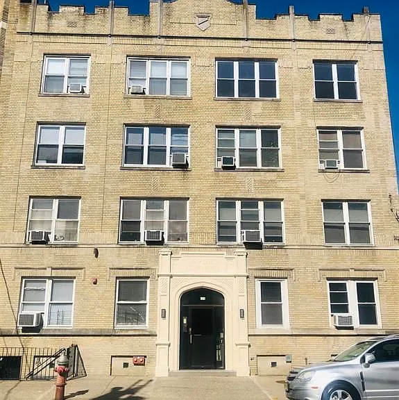 135 Van Wagenen Ave — Photo 1