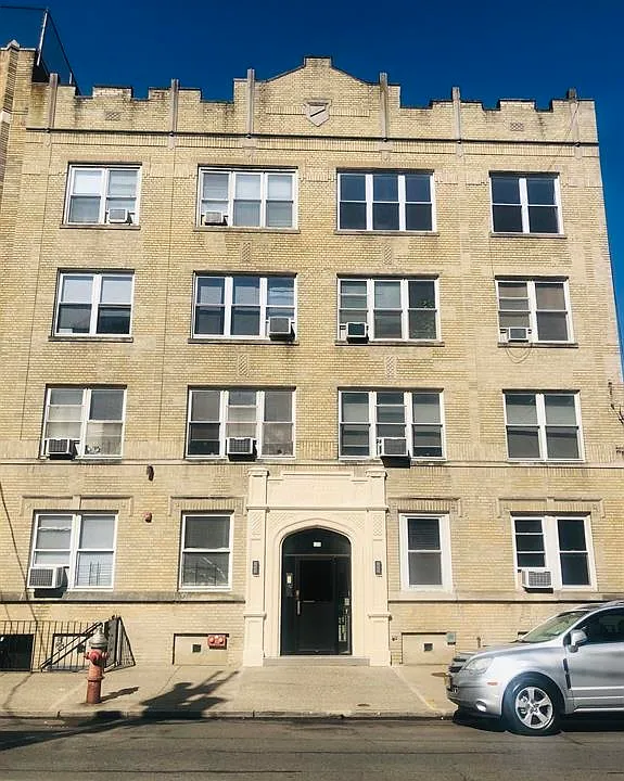 135 Van Wagenen Ave