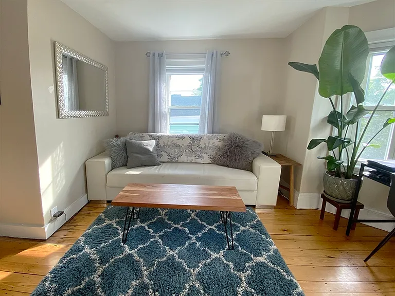 643 Saratoga St #3 — Photo 4