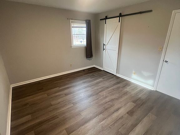 5th image of 130 Thompson Dr