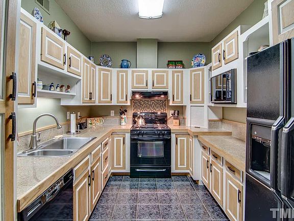 3rd image of 712 Constitution Dr Unit B