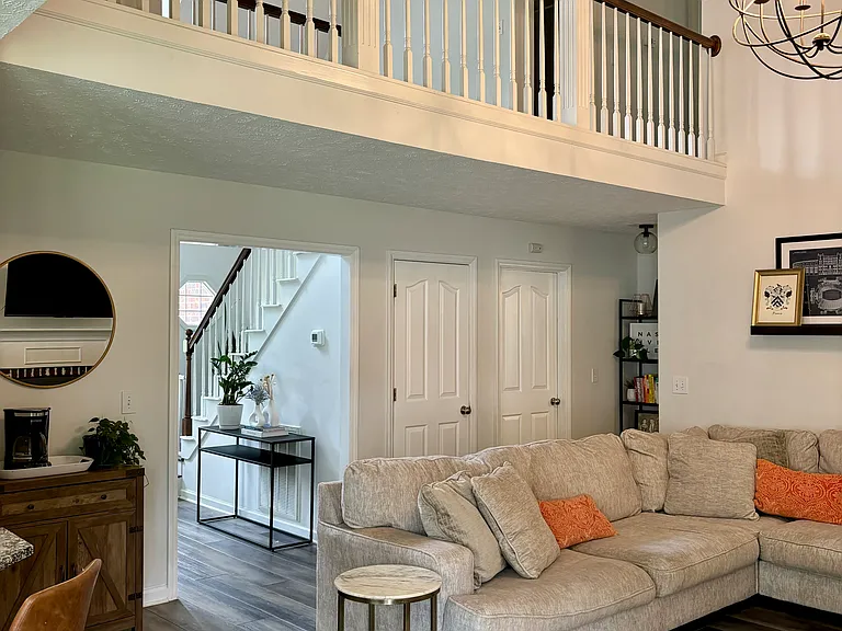 604 Greenleaf Ave — Photo 4