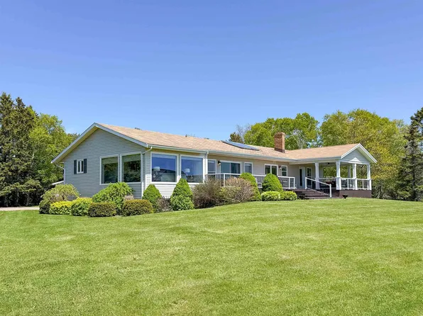 12 Lighthouse Ln, Stratford, PE C1B 2N9