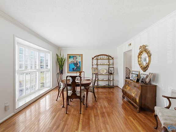 5th image of 409 Lakepoint Dr
