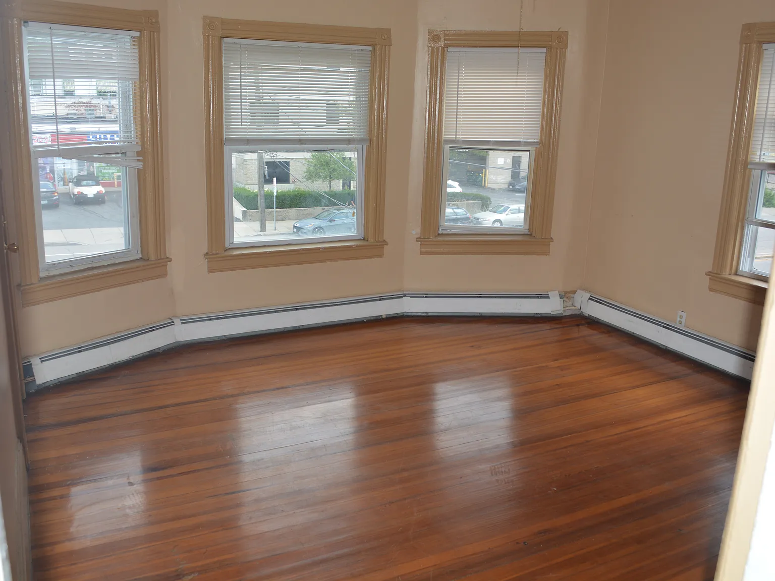 3 bed, 1000 sqft, $2,000 — Photo 3