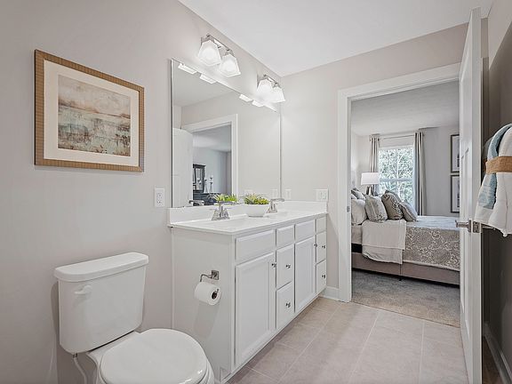 4th image of 2924 Winterberry Dr