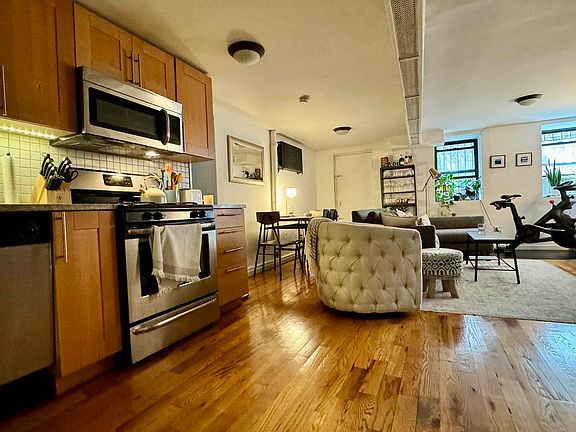 5th image of 312 E 84th St APT 1C