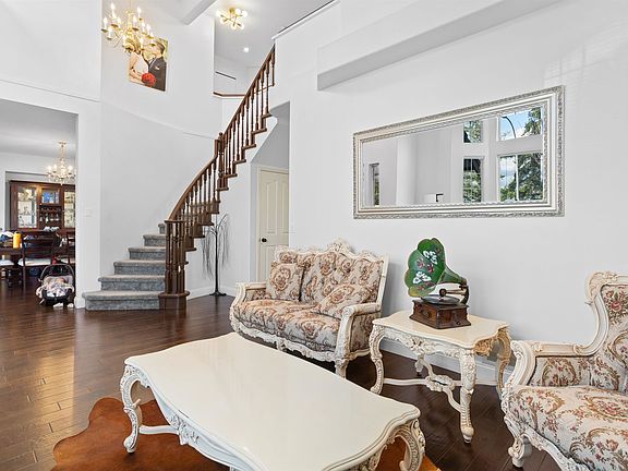 3rd image of 1288 Riverside Dr