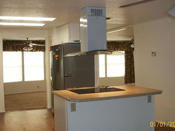 5th image of 831 Elizabeth Ln