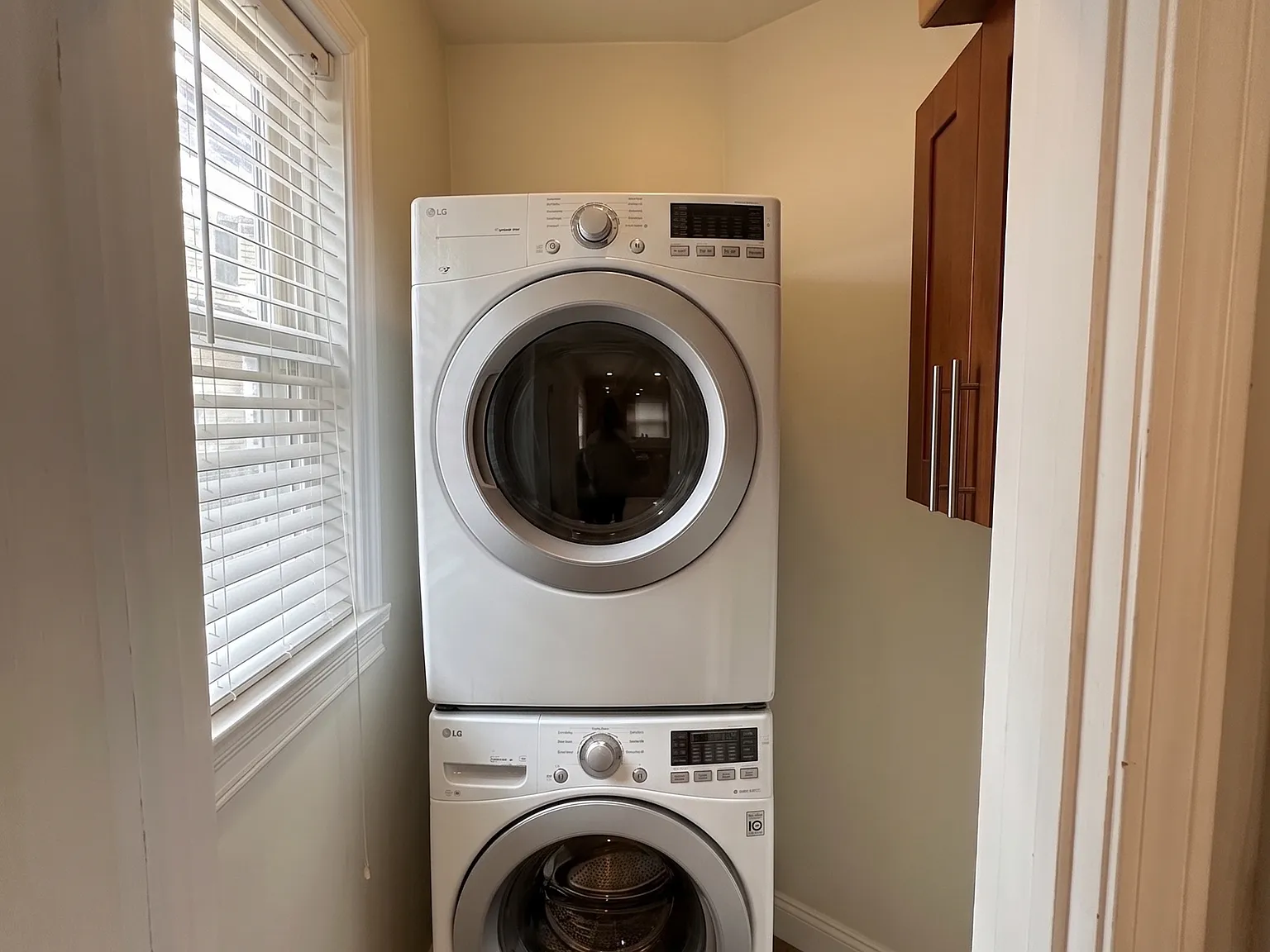 4 bed, 1296 sqft, $3,400 — Photo 4