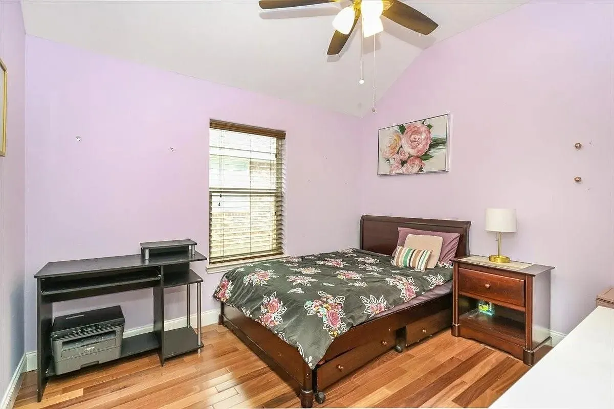 4 bed, 1984 sqft, $2,600 — Photo 1