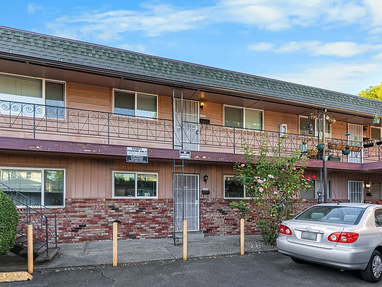 2947 SE Washington St — Photo 17