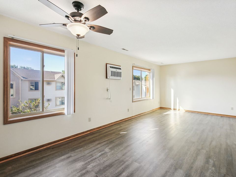 1st image of 13312 Parkwood Dr #203