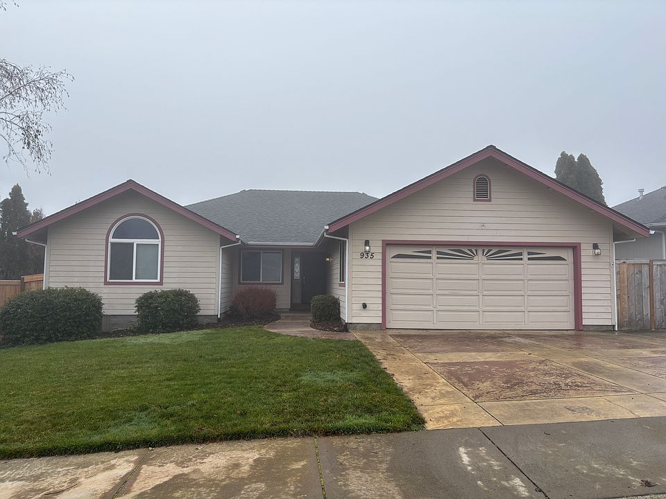 1st image of 935 NW Cooke Ave