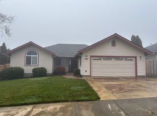 935 NW Cooke Ave, Grants Pass, OR