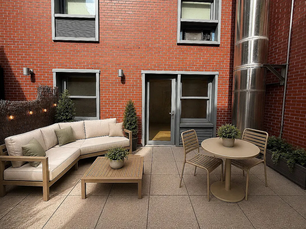 254 Front Street — Photo 2
