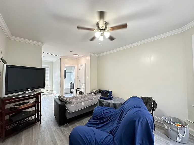 3817.5 N Greenview Ave #W3 — Photo 14