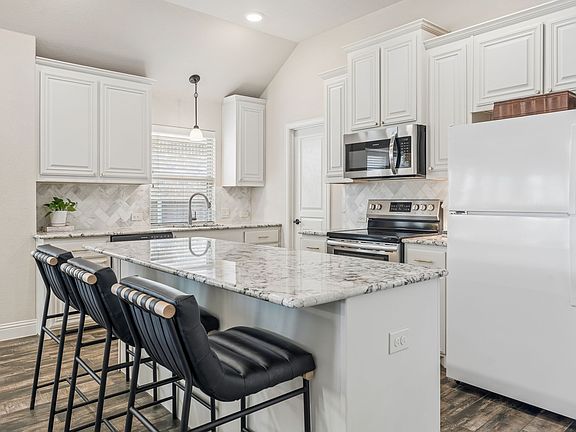 4th image of 609 Fox View Dr