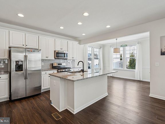 5th image of 405 Gladiola Way