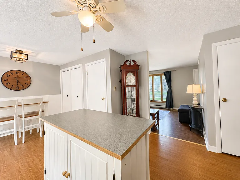 30 Villa Rd — Photo 3