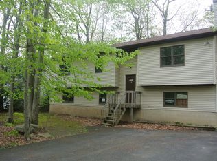 5204 Mayfair Rd, Tobyhanna, PA 18466