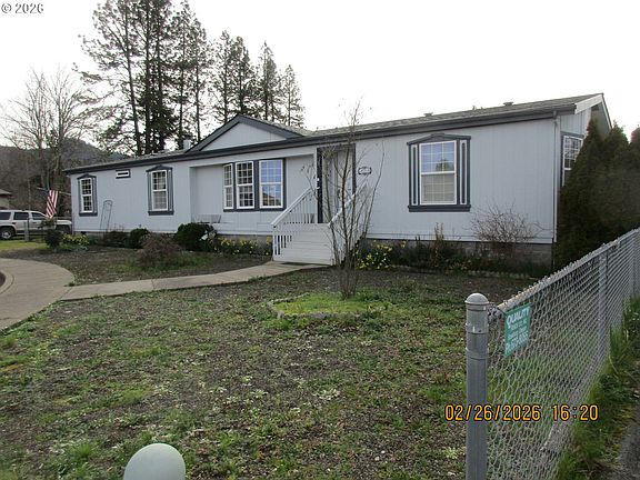 3rd image of 323 Easy St