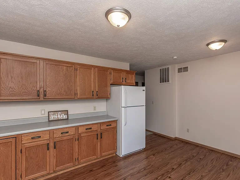 921 Pius Ln — Photo 15