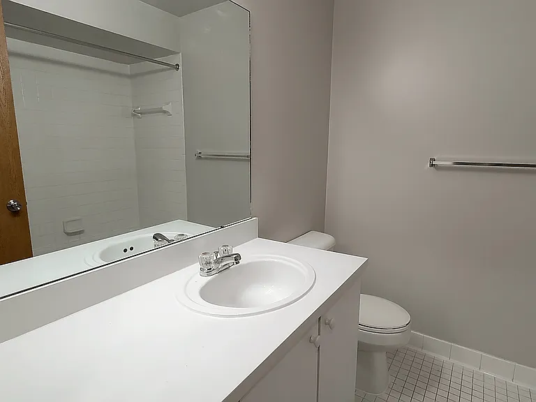 Prentiss Pointe Apartments — Photo 137