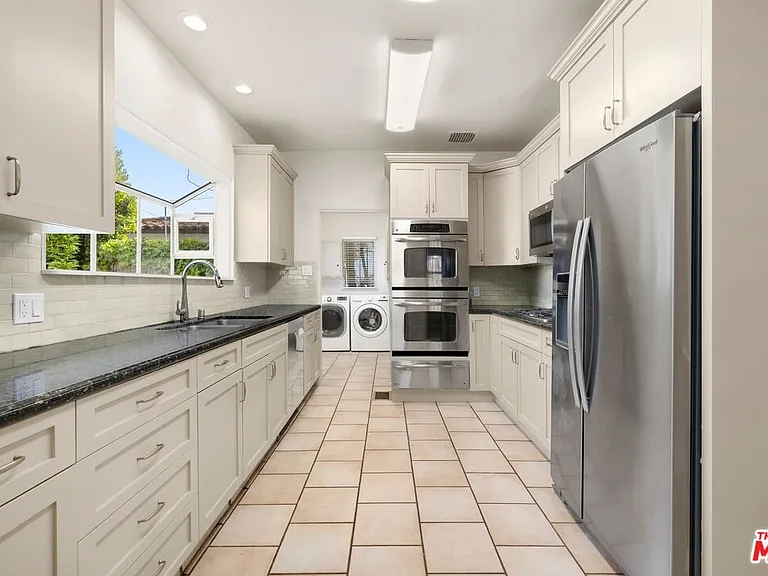 120 S Poinsettia Pl — Photo 8