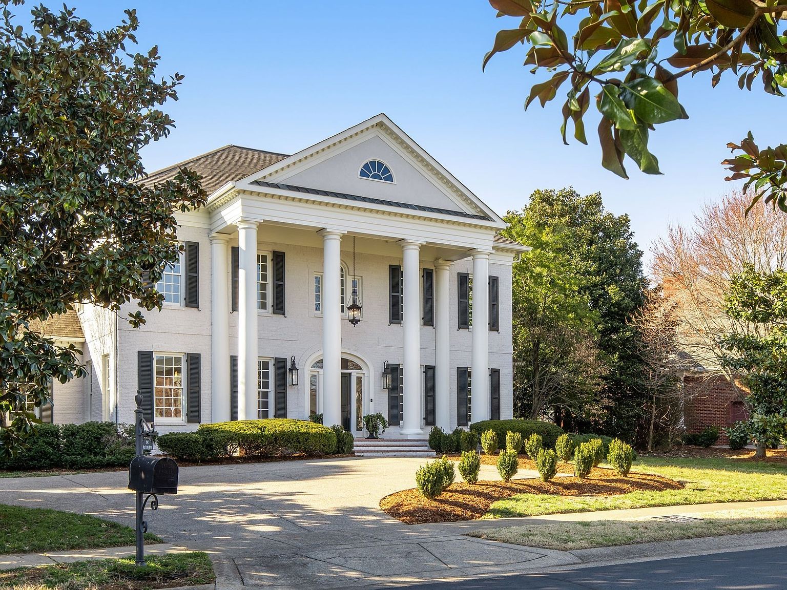 5042 Hill Place Dr, Nashville, TN 37205 | Zillow
