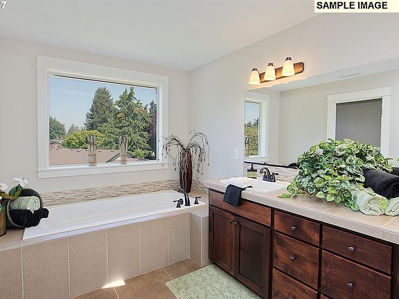 4th image of 5208 NE 125th St