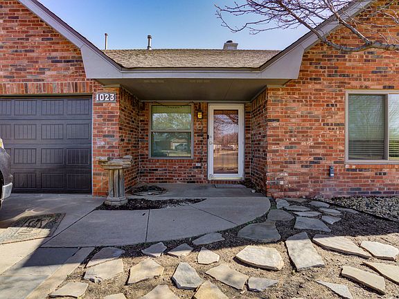 3rd image of 1023 Iola Dr