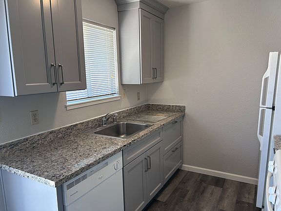 4th image of 1741 W Lockeford St APT 3