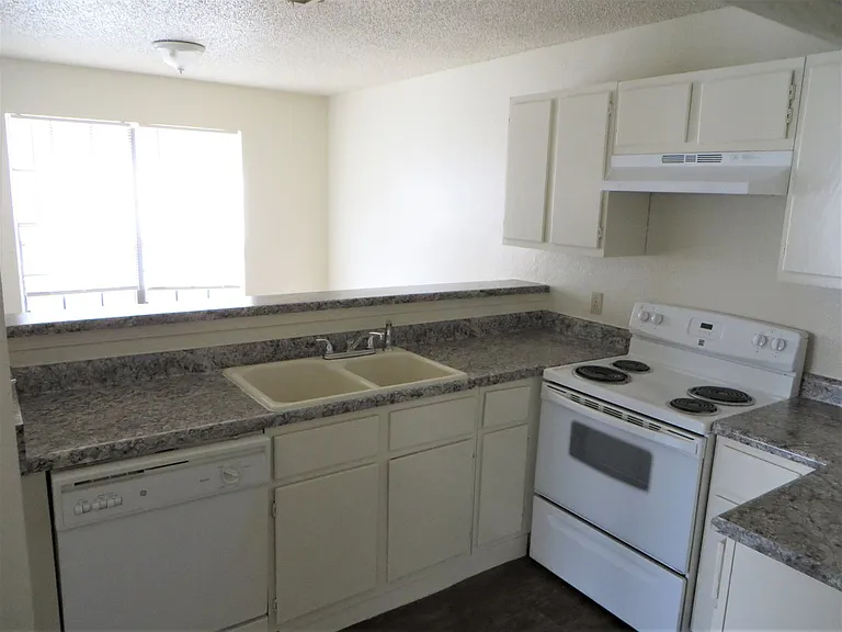 2217 Katy Ln — Photo 8