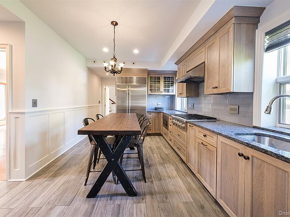 4th image of 10 Ridge Pl