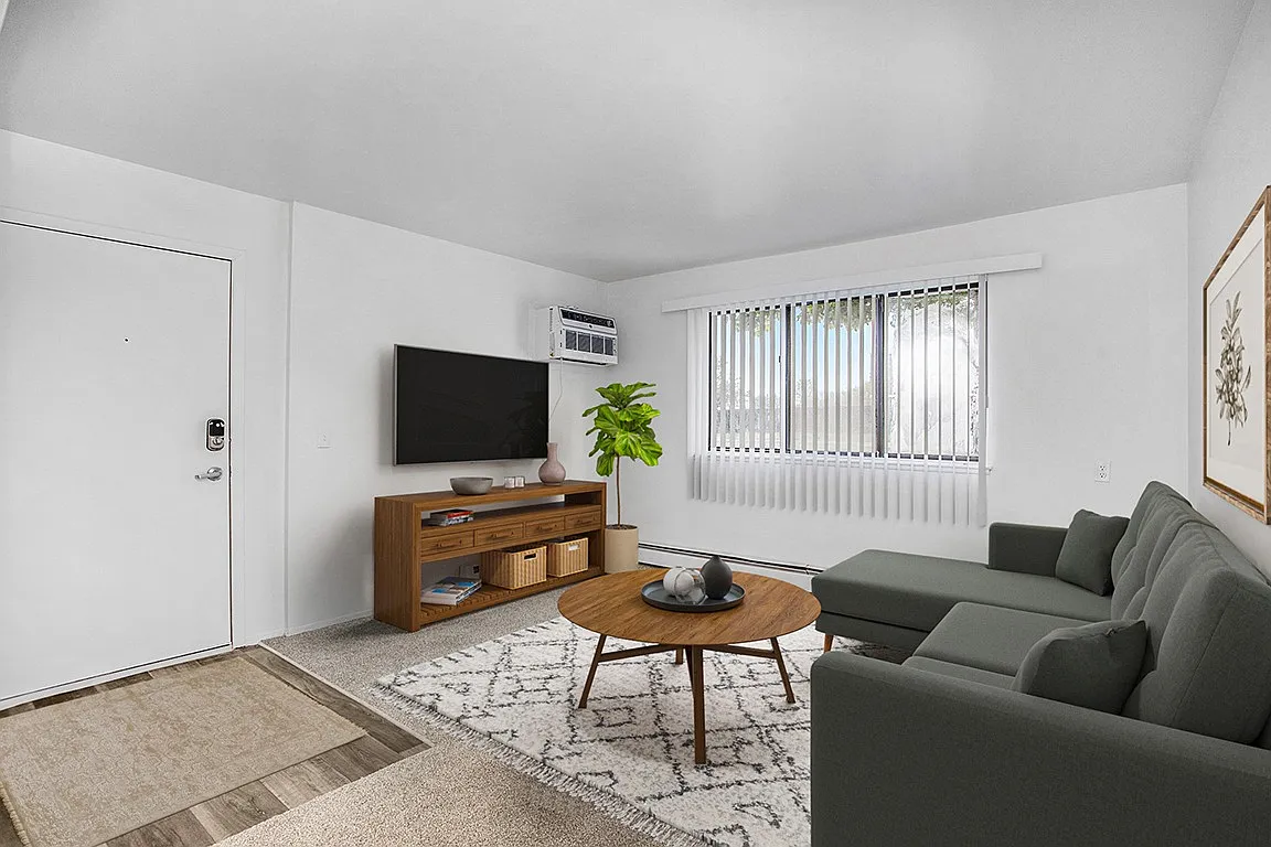 Fairlane Apartments — Photo 3