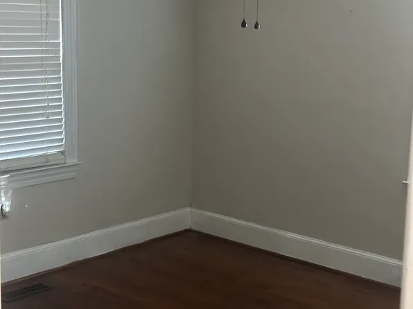 1111 Cedar Ln, Greenville, NC 27858