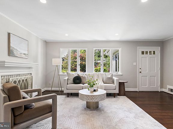 3rd image of 3609 Larchmont Dr