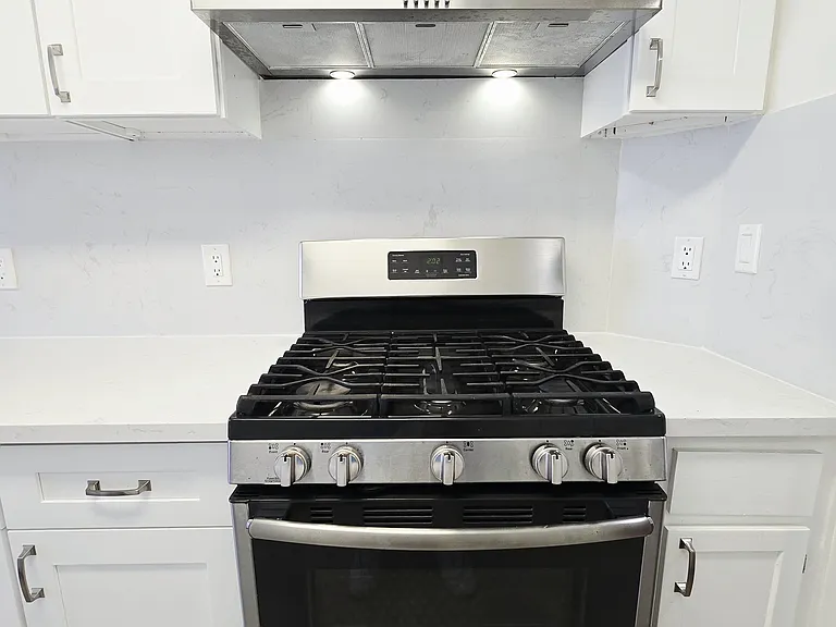 1559 Armacost Ave #302 — Photo 9