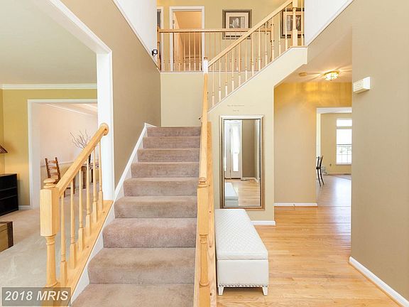 Beautiful Well Lighted Foyer