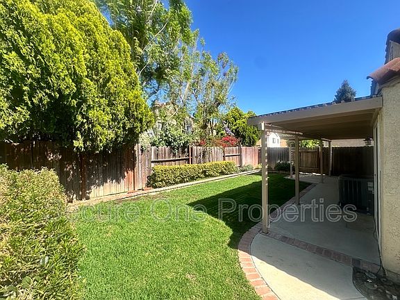 4th image of 2324 Hampton Ave