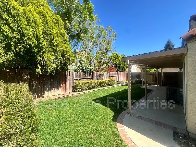 2324 Hampton Ave — Photo 4