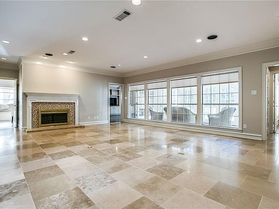 4th image of 6422 Covecreek Pl