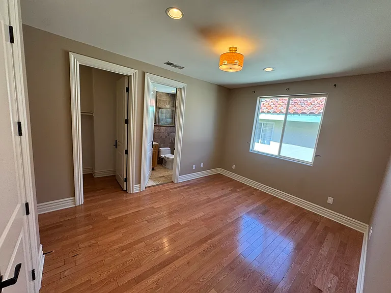 4960 Chimineas Ave — Photo 18