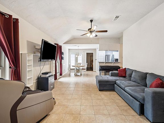 5th image of 18284 Hollyberry Ct